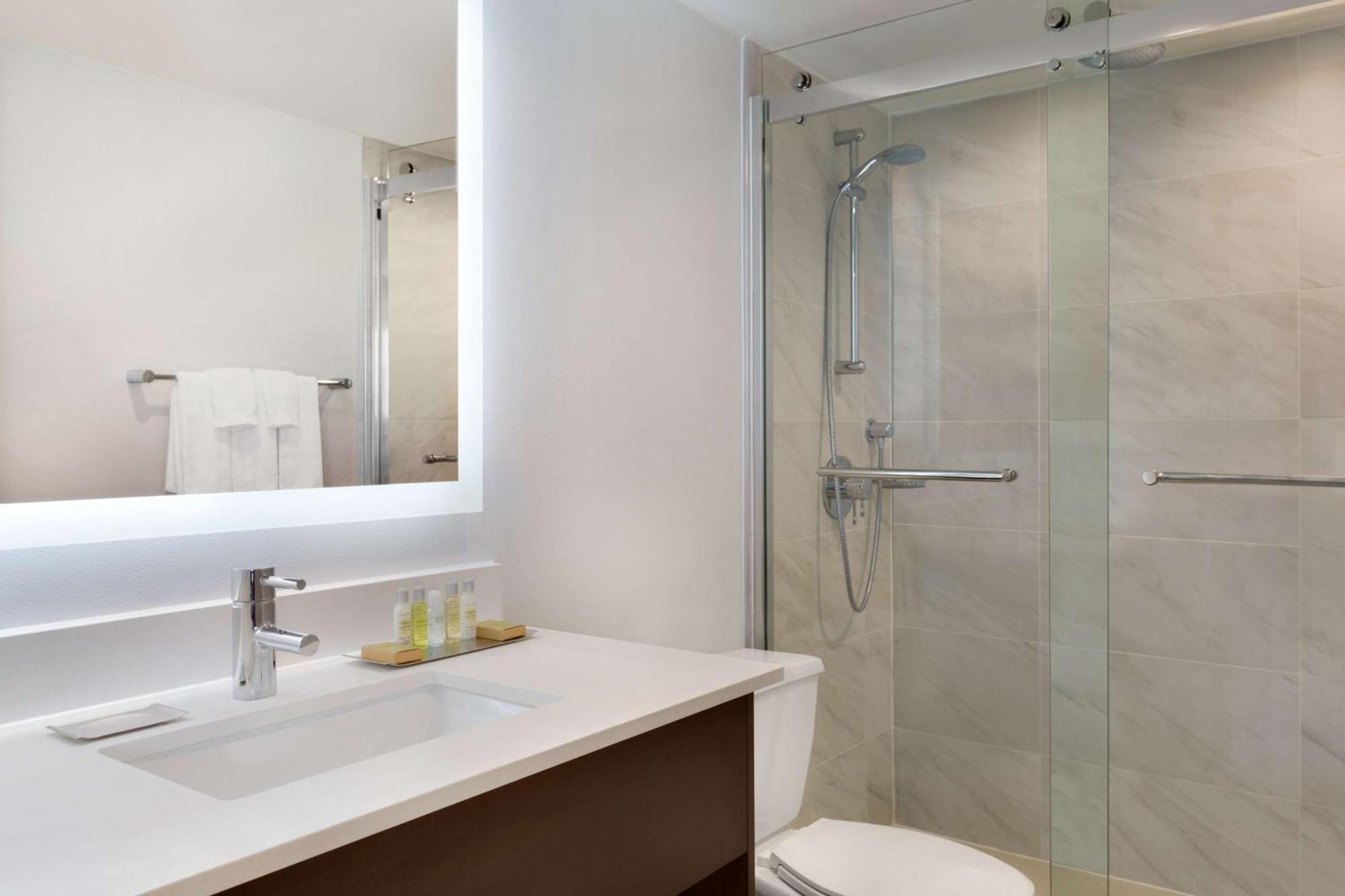 Doubletree By Hilton Hotel Toronto Airport West Mississauga Extérieur photo