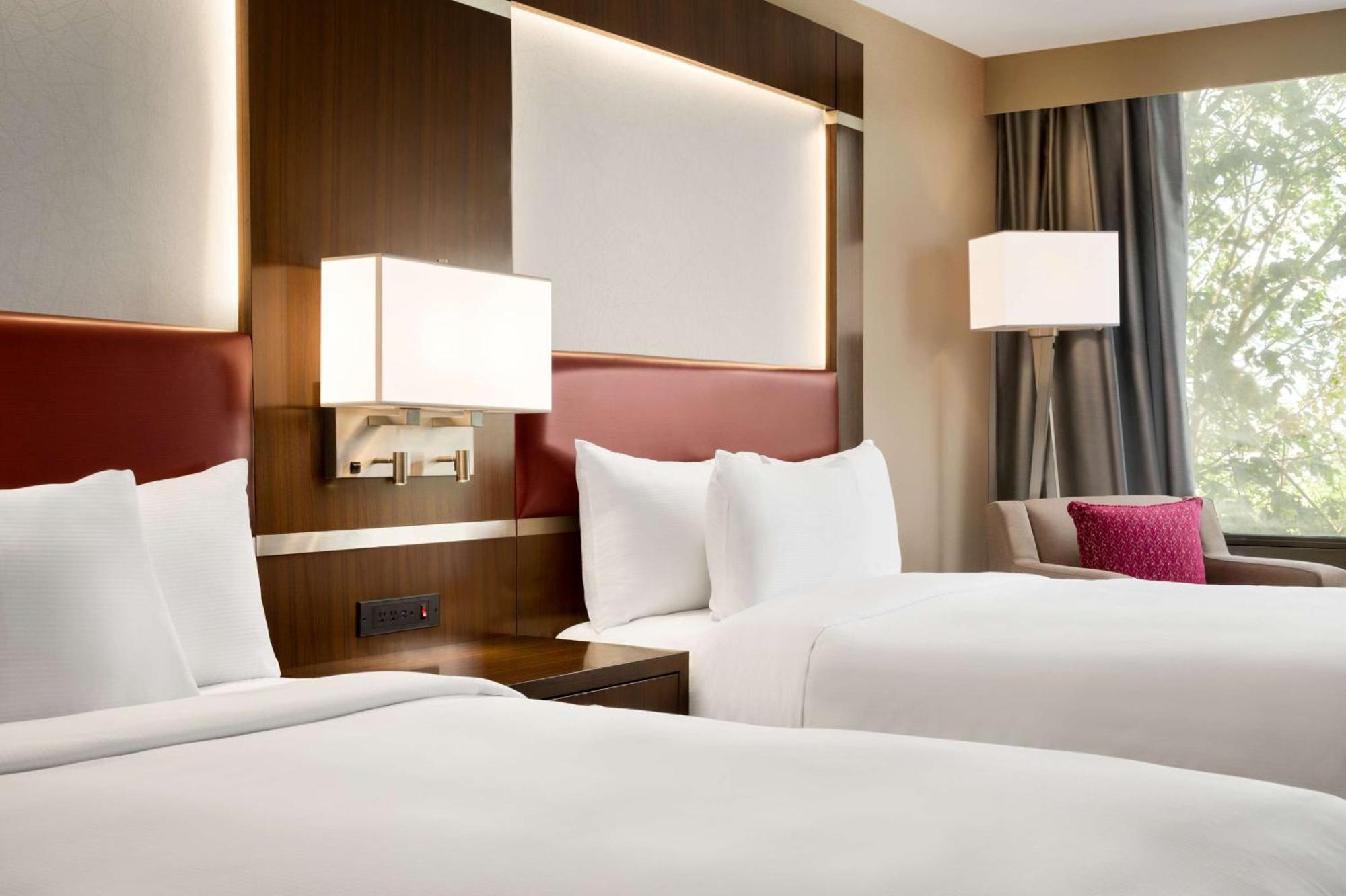 Doubletree By Hilton Hotel Toronto Airport West Mississauga Extérieur photo
