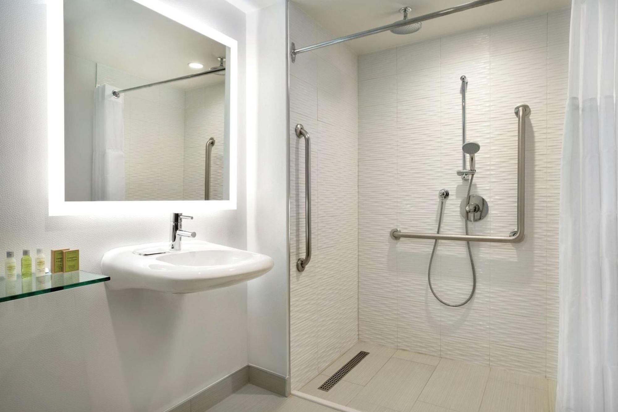 Doubletree By Hilton Hotel Toronto Airport West Mississauga Extérieur photo